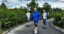Balade en skateboard électrique à Center Parcs Le Bois aux Daims